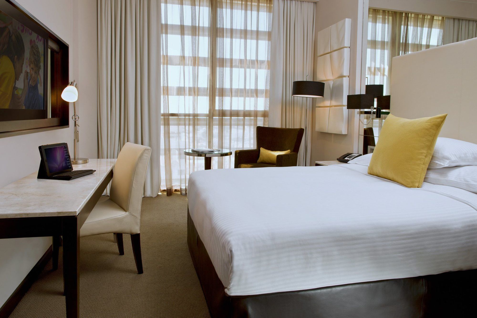 Centro Al Manhal By Rotana Hotel Abu Dhabi Værelse billede
